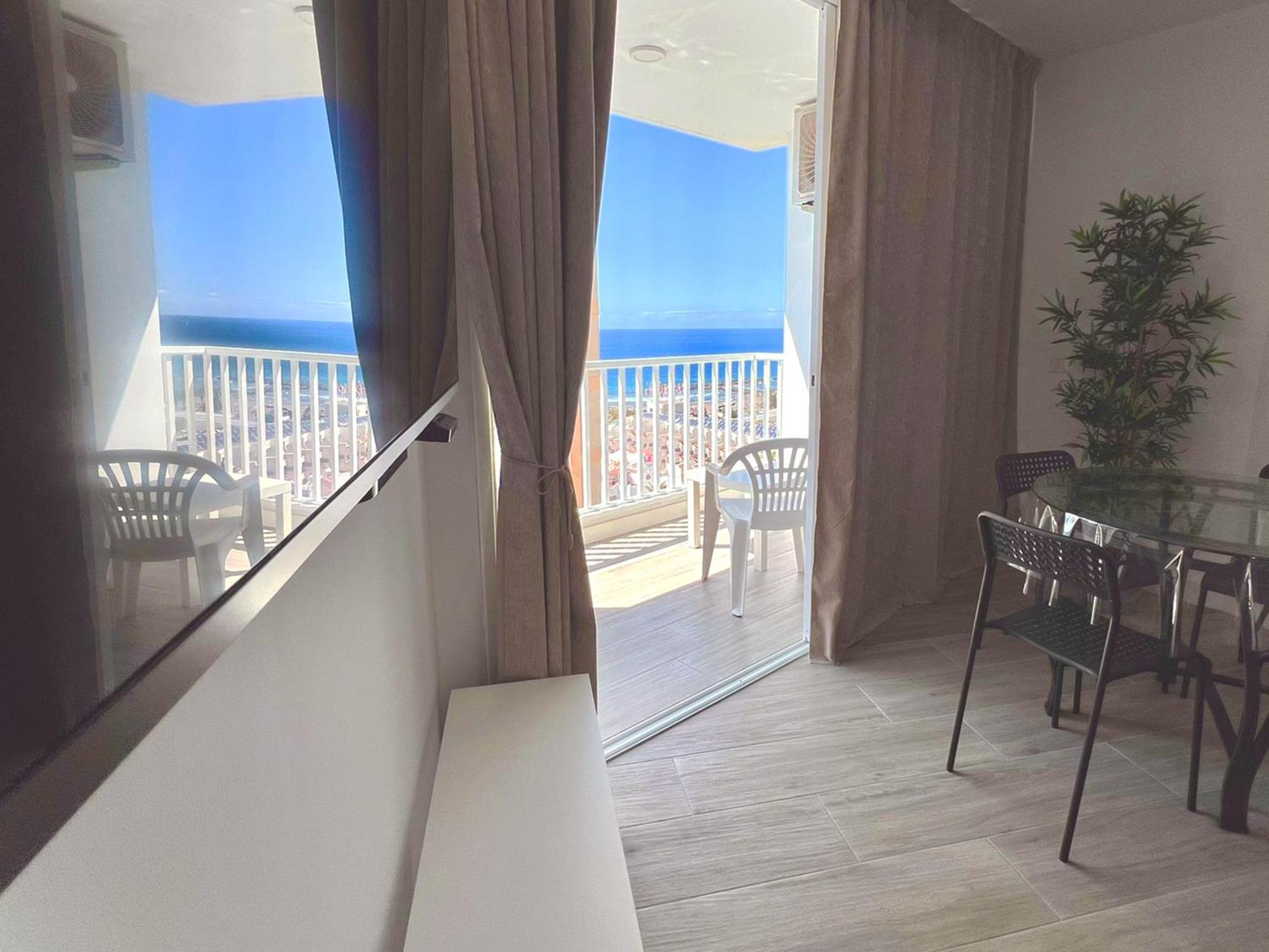 Frente Mar, Playa De Americas Appartement *